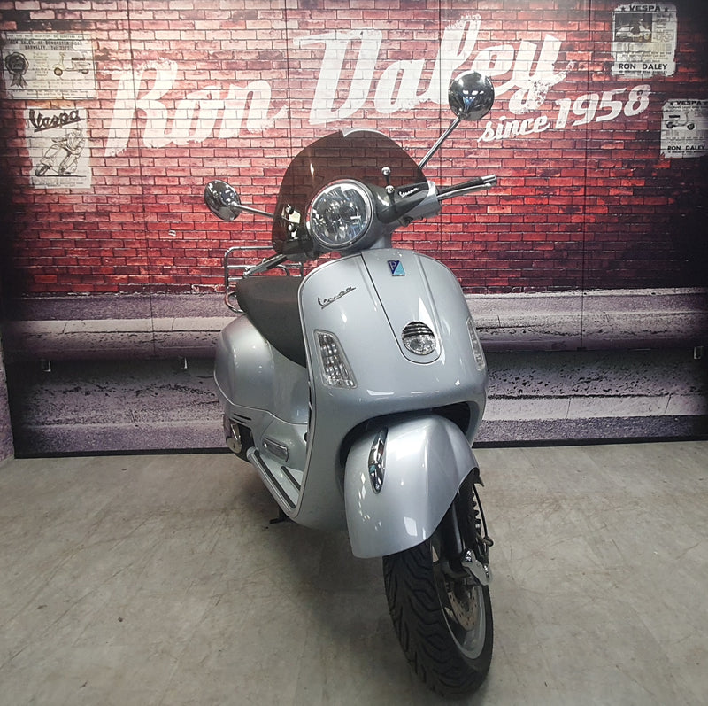 2005 VESPA GTS250 ie Outstanding Condition