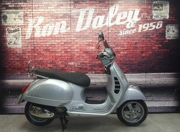 2005 VESPA GTS250 ie Outstanding Condition