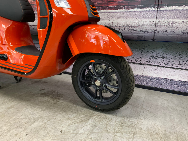 Vespa GTS 125 Super Sport in Orange 2024 model
