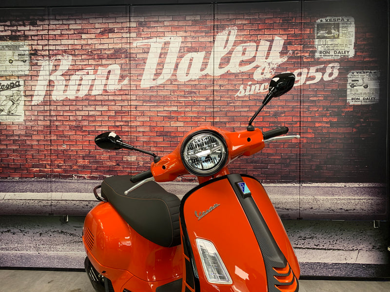 Vespa GTS 125 Super Sport in Orange 2024 model