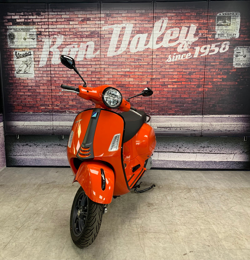 Vespa GTS 125 Super Sport in Orange 2024 model