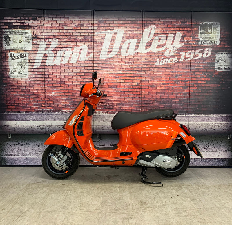 Vespa GTS 125 Super Sport in Orange 2024 model