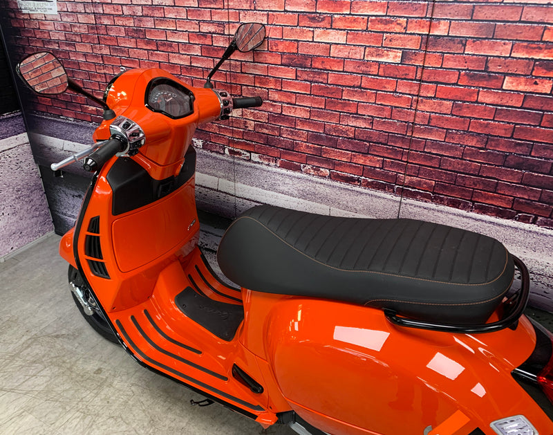 Vespa GTS 125 Super Sport in Orange 2024 model