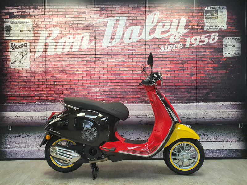 Vespa Primavera 125 Disney Mickey Mouse Edition