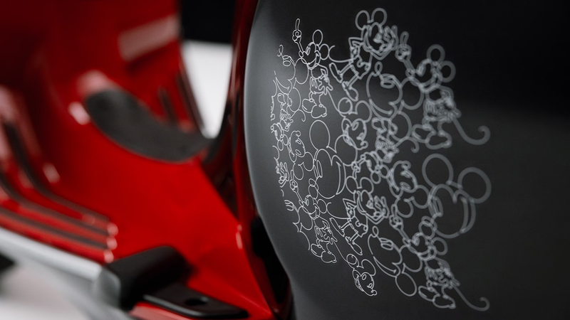 Vespa Primavera 125 Disney Mickey Mouse Edition