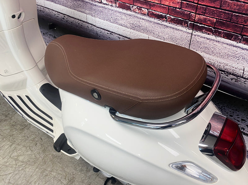 Vespa Primavera 50 in White 2023 Model