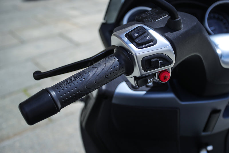 Piaggio MP3 300 HPE - Euro 5 - Nero Cosmo OFFER VALID UNTIL 31st December 2023