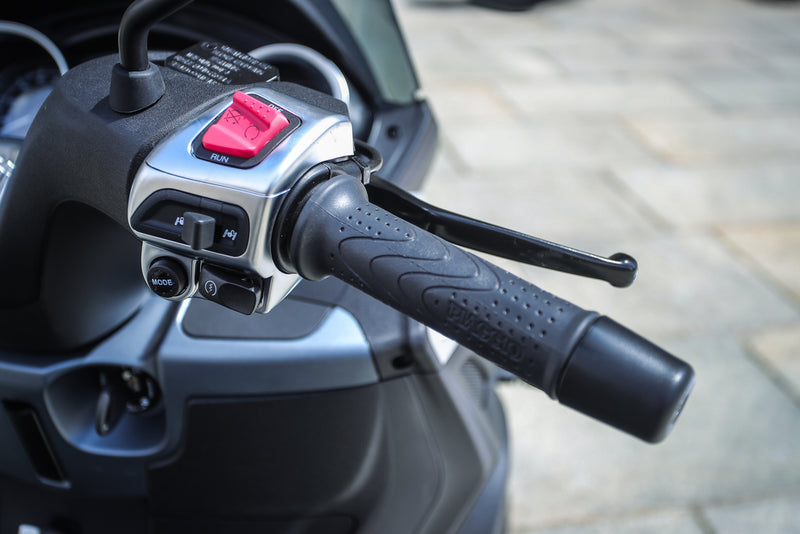 Piaggio MP3 300 HPE - Euro 5 - Nero Cosmo OFFER VALID UNTIL 31st December 2023