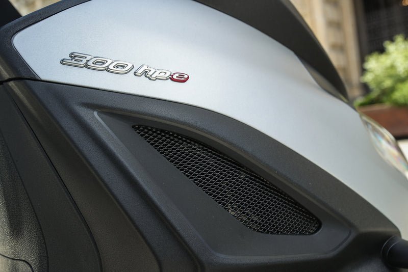Piaggio MP3 300 HPE - Euro 5 - Nero Cosmo OFFER VALID UNTIL 31st December 2023