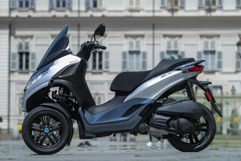 Piaggio MP3 300 HPE - Euro 5 - Nero Cosmo OFFER VALID UNTIL 31st December 2023