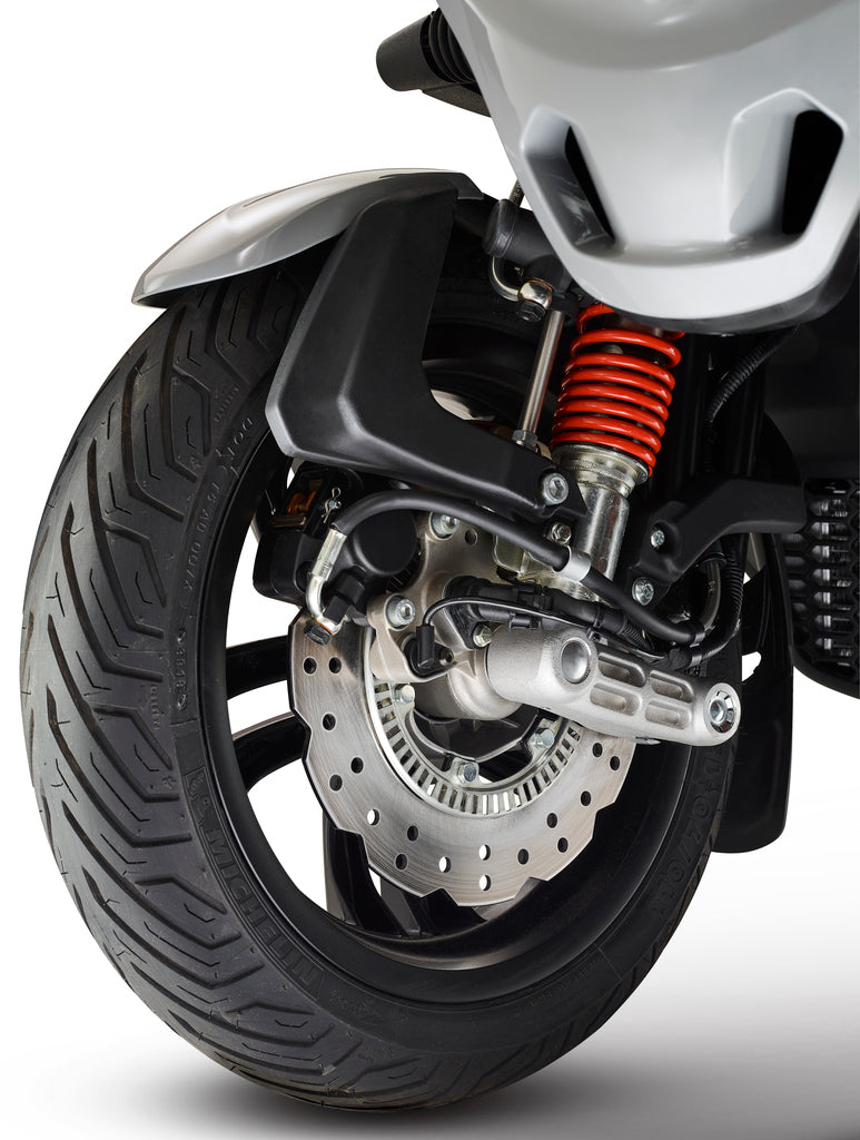 Piaggio MP3 300 HPE - Euro 5 - Nero Cosmo OFFER VALID UNTIL 31st December 2023