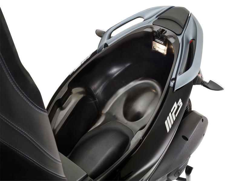 Piaggio MP3 300 HPE - Euro 5 - Nero Cosmo OFFER VALID UNTIL 31st December 2023