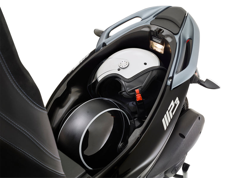 Piaggio MP3 300 HPE - Euro 5 - Nero Cosmo OFFER VALID UNTIL 31st December 2023
