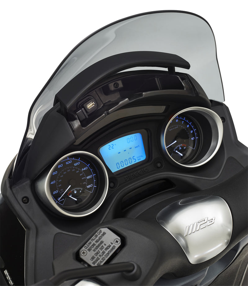Piaggio MP3 300 HPE - Euro 5 - Nero Cosmo OFFER VALID UNTIL 31st December 2023