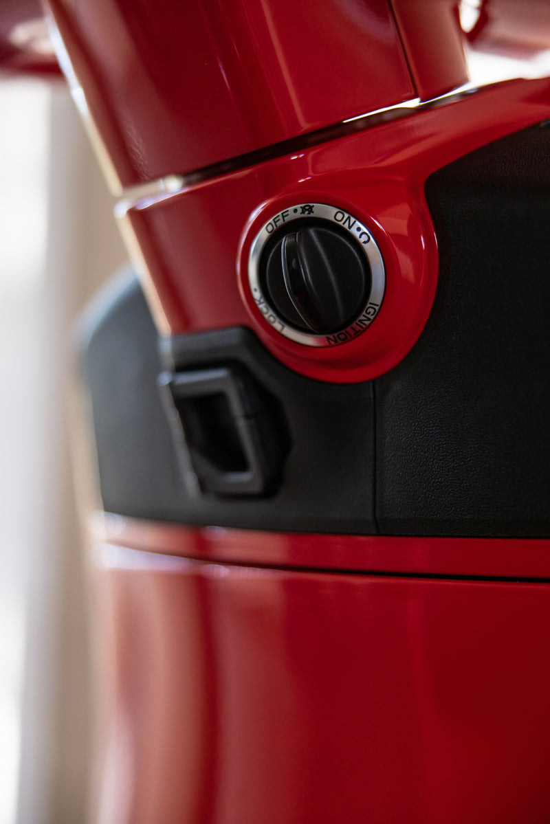 Vespa GTS 300 Super HPE RST22 - Rosso Coraggioso
