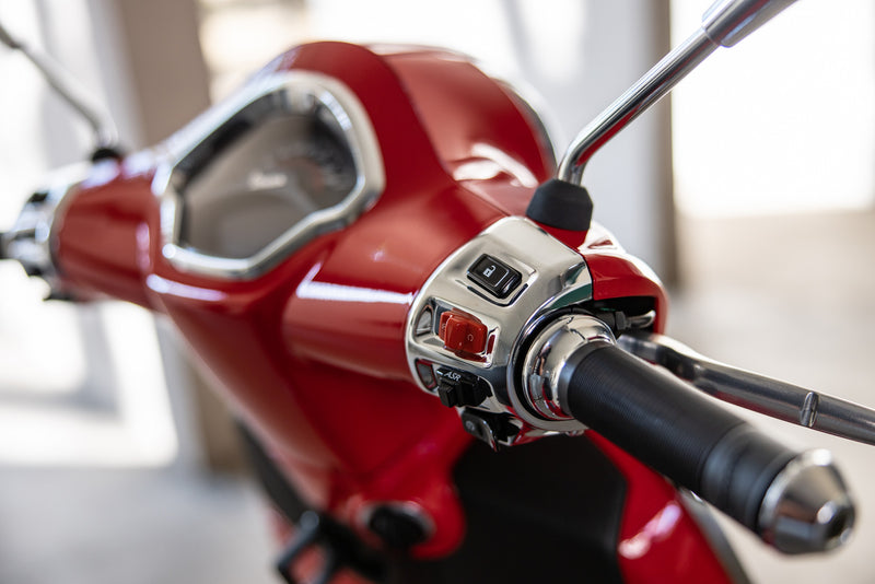 Vespa GTS 300 Super HPE RST22 - Rosso Coraggioso