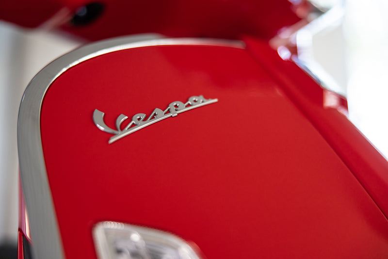 Vespa GTS 300 Super HPE RST22 - Rosso Coraggioso 2024