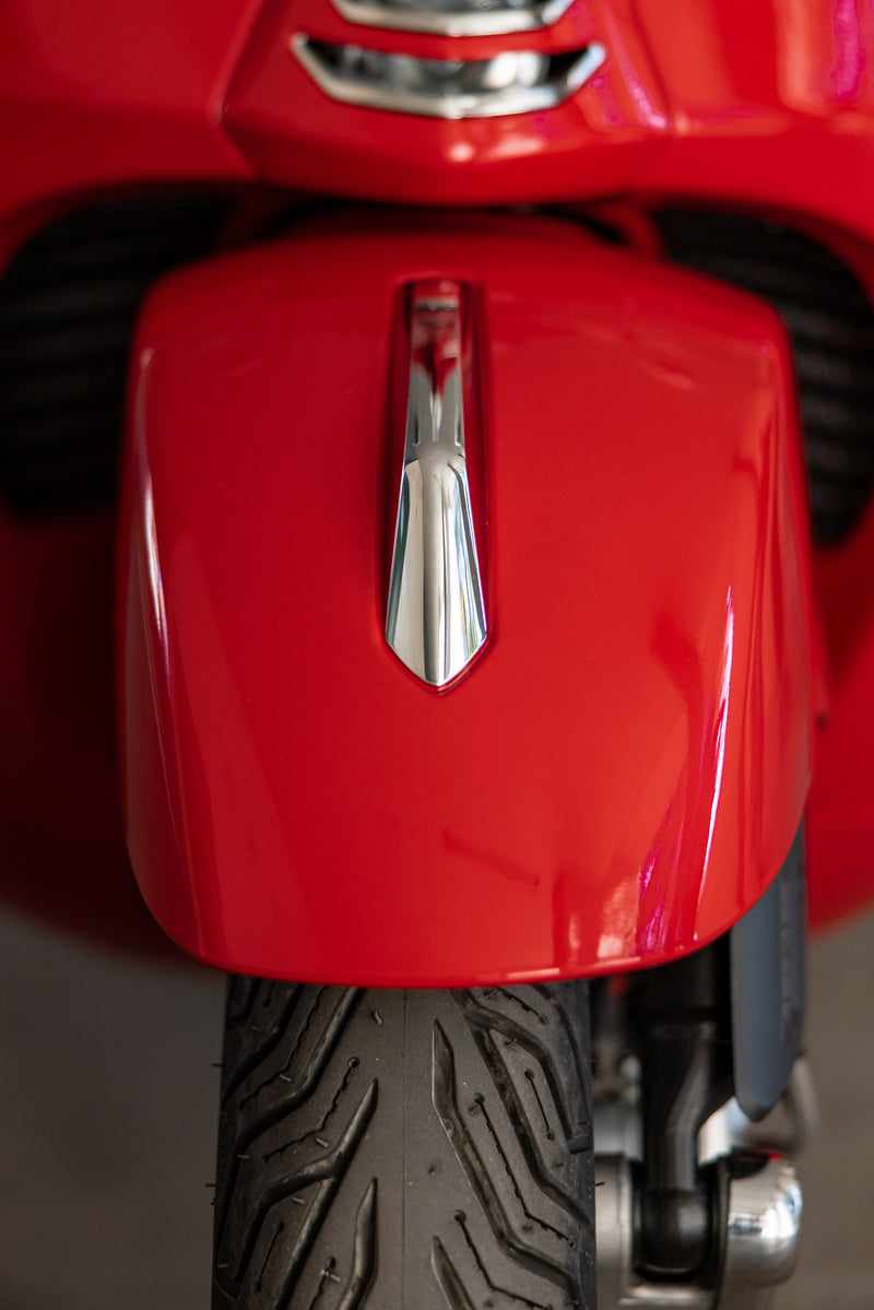 Vespa GTS 300 Super HPE RST22 - Rosso Coraggioso 2024